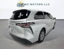 2025 Toyota Sienna LE 8-Passenger
