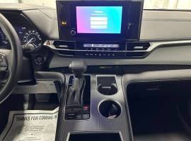 2025 Toyota Sienna LE 8-Passenger