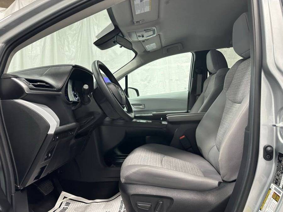 2025 Toyota Sienna 5