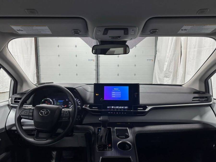 2025 Toyota Sienna 8