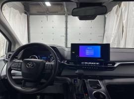 2025 Toyota Sienna LE 8-Passenger