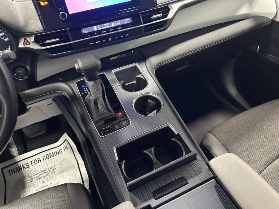 2025 Toyota Sienna 10