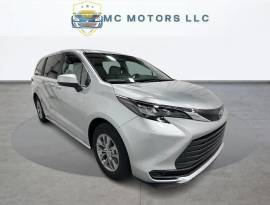 2025 Toyota Sienna LE 8-Passenger