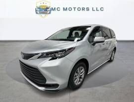 2025 Toyota Sienna LE 8-Passenger