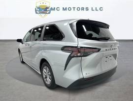 2025 Toyota Sienna LE 8-Passenger