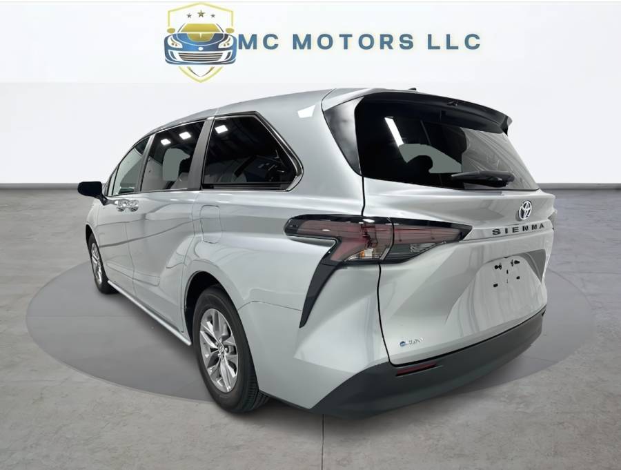 2025 Toyota Sienna 3